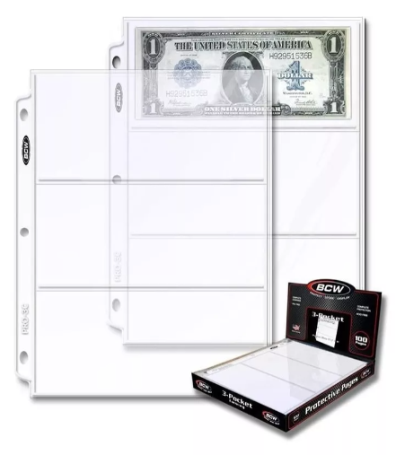 Micas BCW Pro de 3 espacios para billetes medianos, fabricadas en EE.UU., con capacidad para almacenar 3 billetes de hasta 20x9 cm y espacio para ficha o etiqueta. Hechas de polipropileno libre de ácido, con medidas totales de 22.54 x 29.21 cm. Micas BCW Pro de 3 espacios para billetes medianos, fabricadas en EE.UU., con capacidad para almacenar 3 billetes de hasta 20x9 cm y espacio para ficha o etiqueta. Hechas de polipropileno libre de ácido, con medidas totales de 22.54 x 29.21 cm.